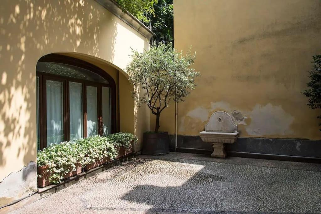 Hidden Retreat - Duomo Apartment Milan Exterior photo