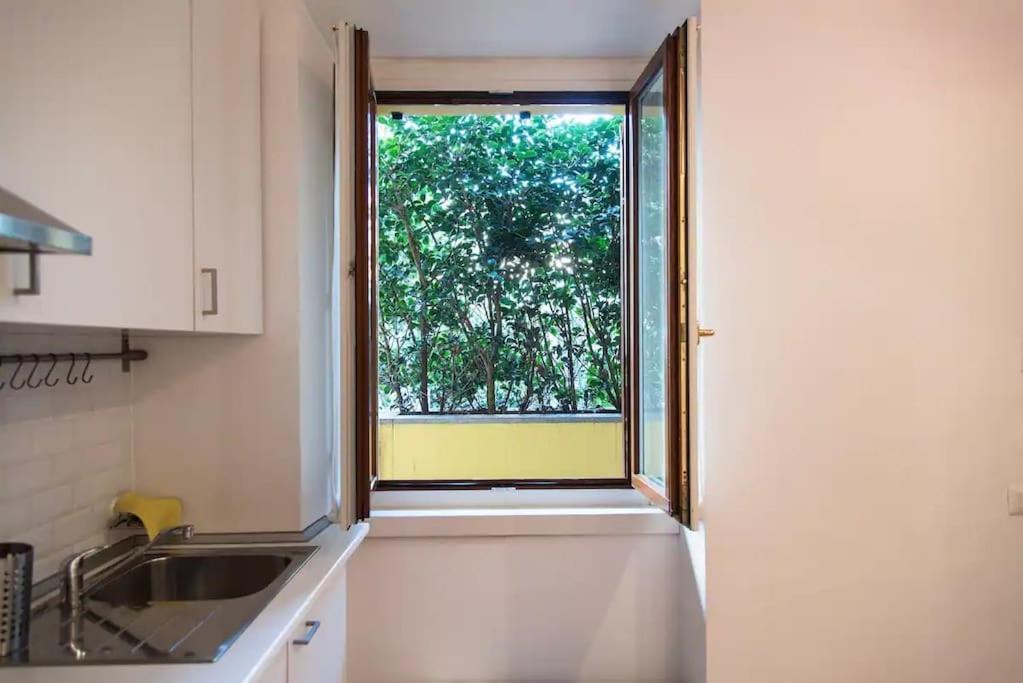 Hidden Retreat - Duomo Apartment Milan Exterior photo